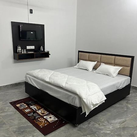Shri Narayanam Guest House And Home Stay Ayodhya エクステリア 写真
