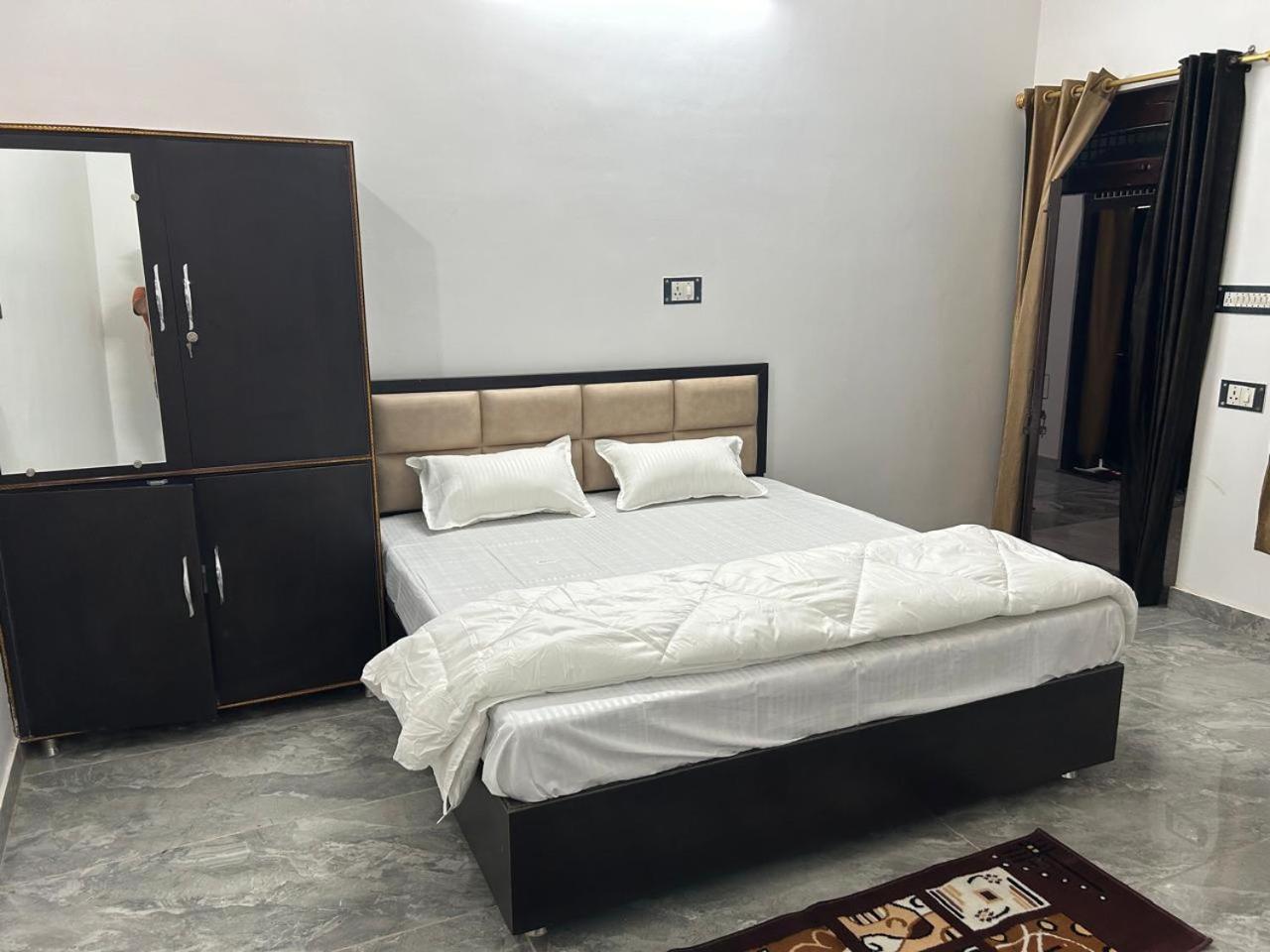 Shri Narayanam Guest House And Home Stay Ayodhya エクステリア 写真