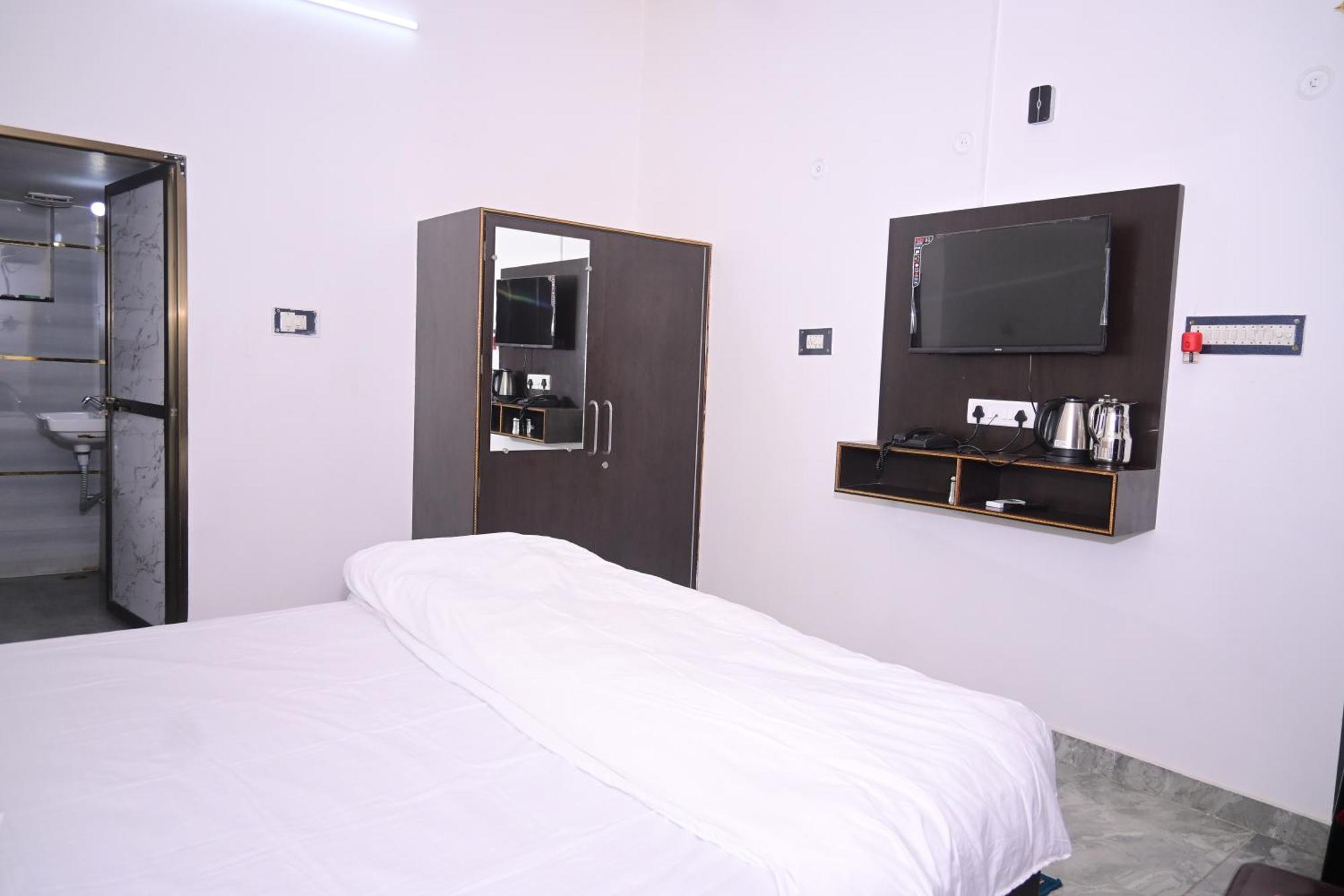Shri Narayanam Guest House And Home Stay Ayodhya エクステリア 写真