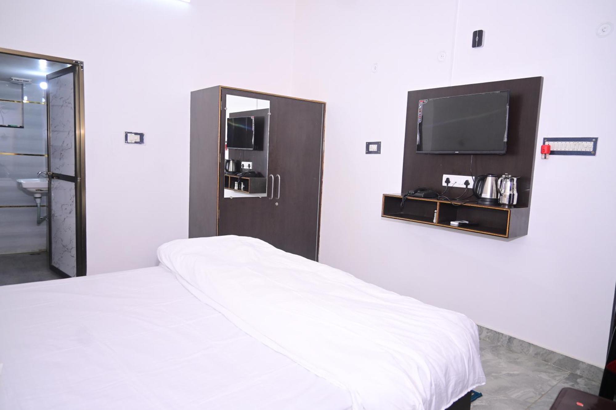 Shri Narayanam Guest House And Home Stay Ayodhya エクステリア 写真