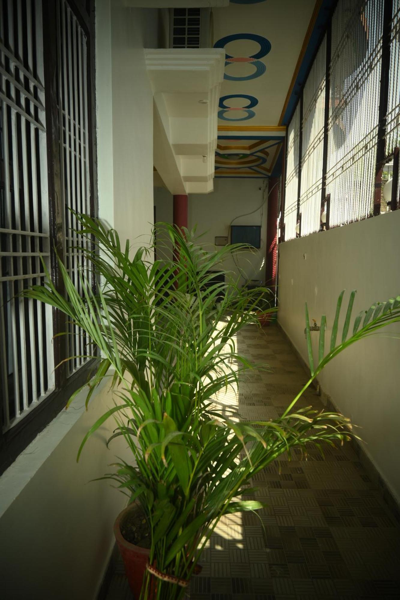 Shri Narayanam Guest House And Home Stay Ayodhya エクステリア 写真