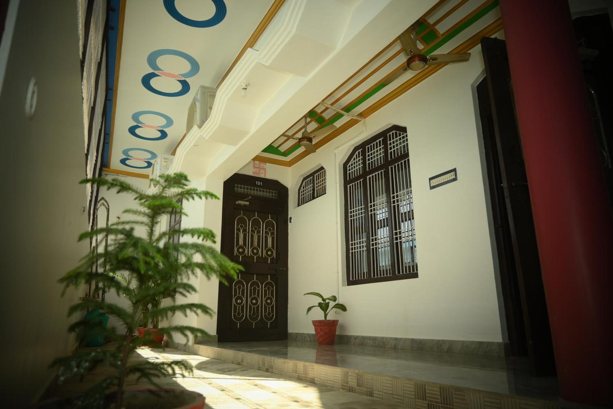 Shri Narayanam Guest House And Home Stay Ayodhya エクステリア 写真