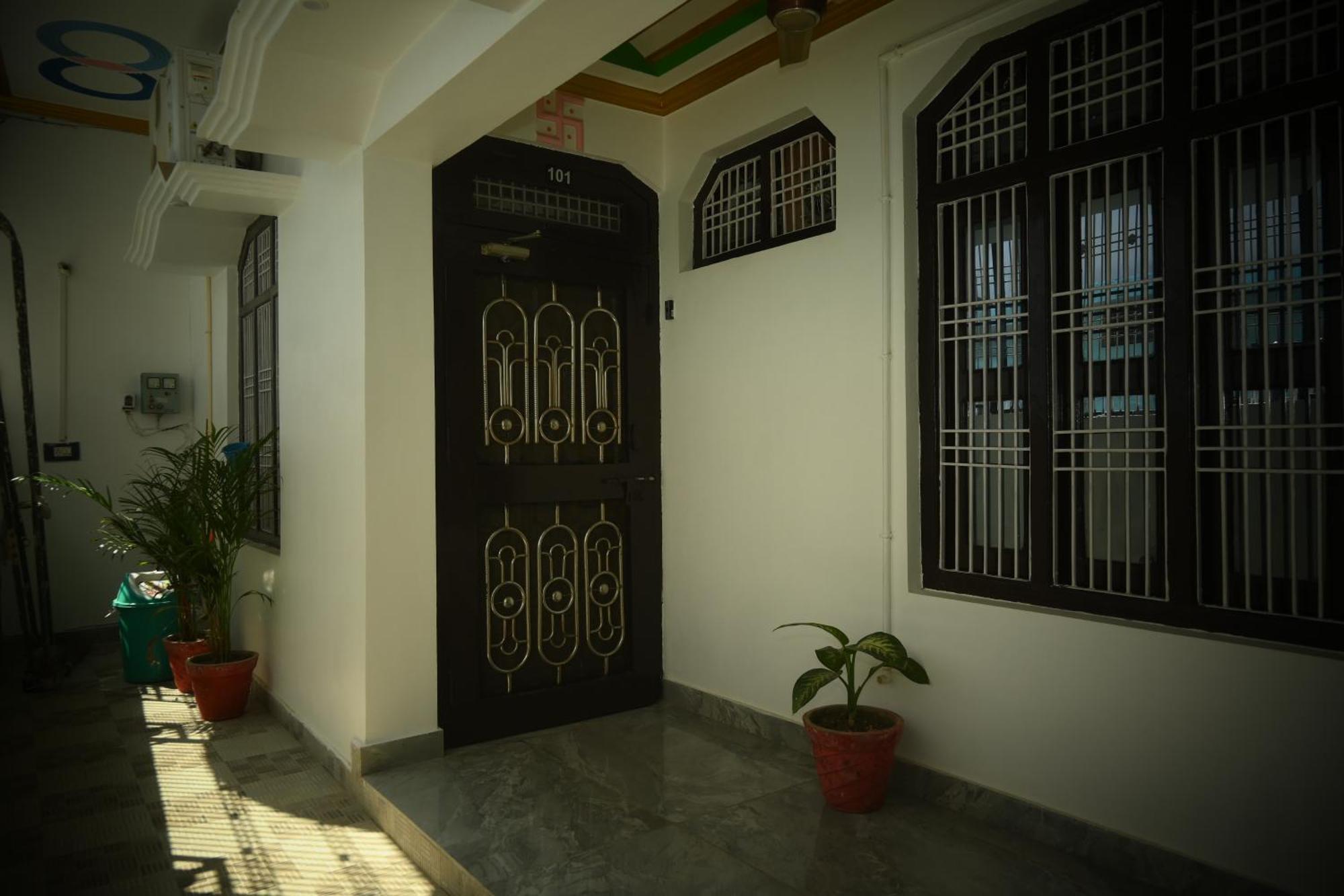 Shri Narayanam Guest House And Home Stay Ayodhya エクステリア 写真